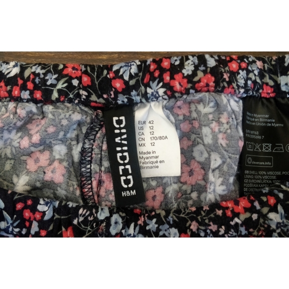 Short shorts from H&M! - Picture 3 of 4